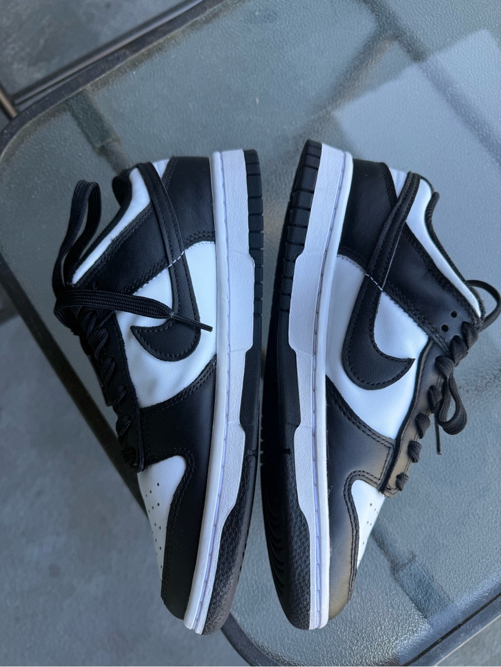 Nike Women's Black and White Low-Top Sneakers - Picture 5 of 8